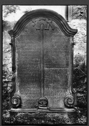 alter Friedhof. Grabstein des Ehepaares Böshens, (Hofschmied), 1759
