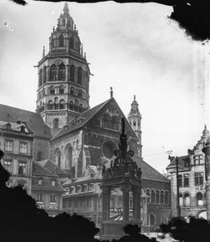 Mainzer Dom : Mainz. Hohe Dom St. Martin zu Mainz. Nord-Querhaus und Vierungsturm von Nordosten