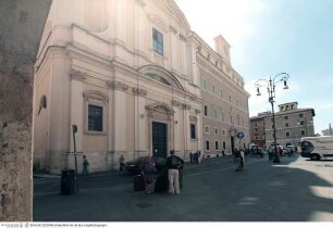 Palazzo Zuccari, Fassade mit Tempietto und Dach zur Piazza Trinità dei Monti