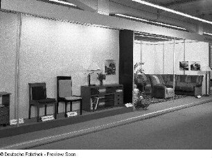 Ausstellungskojen mit Sitzmöbeln des VEB Möbelkombinat Ribnitz-Damgarten