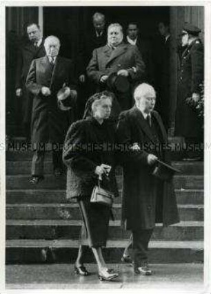 Bundespräsident Heuss bei der Trauerfeier für Hermann Ehlers in Oldenburg