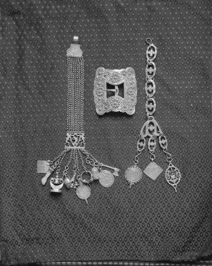 Uhrkette mit zehn Anhängern (Charivari) des 18. und 19. Jahrhunderts