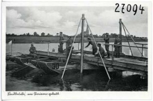 . Landbrücke von Pionieren gebaut