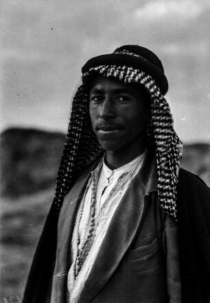 Männerportrait (Deutsche Indien-Expedition 1926/1929 - Rückreise: Irak-Syrien-Libanon-Türkei)