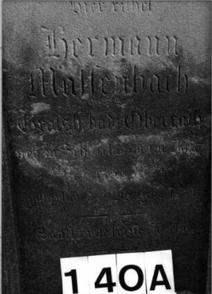 Grabstein 140 (Index: 100085469) Maße HxBxT: 240x80x34 cm Beschreibung: ädikulaart. st. m. Säulen, getreppt. Sockel, Aufsatz m. Mittelakroter, rechteck. Scvhrift: Grabstein 140A
