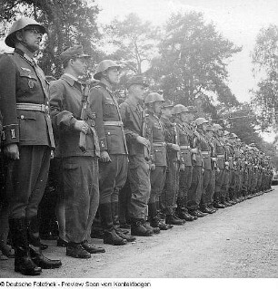 Überführung der Urne des polnischen Generals nach Warschau
