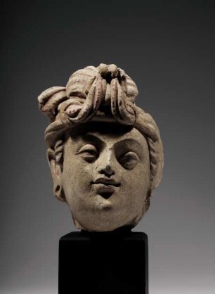 Kopf eines Mannes (Fürst/Gott/Bodhisattva?) mit Kokardenturban