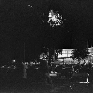 Feuerwerk und Ball zum 250jährigen Stadtjubiläum in der Schwarzwaldhalle und im Stadtgarten.