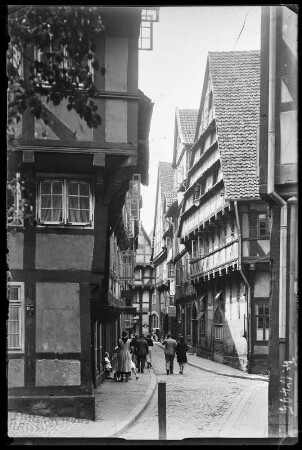 Hildesheim. Fachwerkhäuser. Blick in eine Gasse. Straßenbild