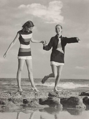 Modeaufnahme, Modelle Eunice Sherman und Theo Graham (Mademoiselle)