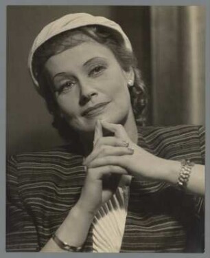 Manja Behrens in "Der große Verrat" : Manja Behrens als Annabell Stimpson im Schauspiel "Der große Verrat" von Ernst Fischer in der Inszenierung von Paul Lewitt. Staatsschauspiel Dresden, Erstaufführung 30. Mai 1951