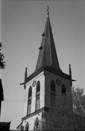 Unna: Stadtkirche, Turm, seitlich von unten