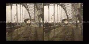 Sprengwagen auf der Rheinbrücke, Bonn
