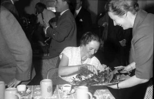 9. Tagung 1959 Physiker: Frau ?, Frau Heisenberg
