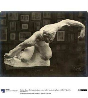 Die tragische Muse in der Salon-Ausstellung, Paris 1896 (?)
