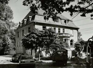 Grüna. "Villa Abel", Chemnitzer Straße 18. Parkseite während der Instandsetzung