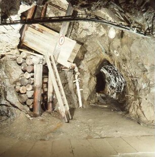 Grünhain-Waschleithe, Am Fürstenberg 6. Schaubergwerk "Herkules-Frisch-Glück" Waschleithe. Überbau am Streckenkreuz