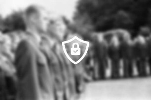 Exer: landesweite Vereidigung von Polizeianwärtern für Schleswig-Holstein: angetretene junge Polizisten: hinten Bäume: 15. September 1996