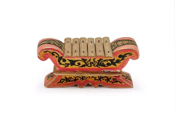 Modell eines Gamelan Musikinstruments