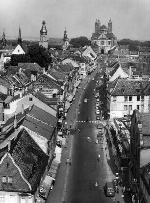 Speyer. Maximilianstraße. Blick nach Osten zum Dom Sankt Maria und Sankt Stephan (Speyerer Dom)