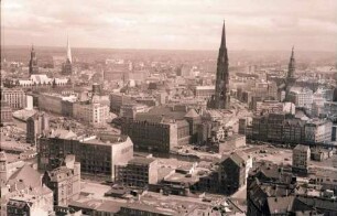 Hamburg: Blick von der Michaeliskirche zur Innenstadt