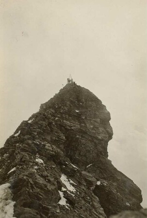 Österreich. Hohe Tauern, Hochalmspitz- und Ankogelgruppe. Bergsteiger auf dem Gipfel des Ankogel (3262 m)
