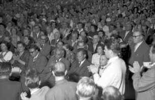 Freiburg: Stadthalle; Willy Brandt; Wahlversammlung; kommt in die Stadthalle