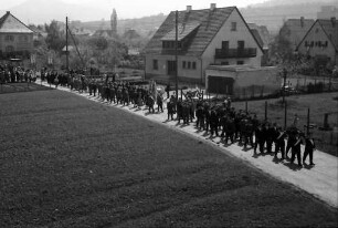Freiburg; St. Georgen: St. Georgsritt; Prozession über das Feld
