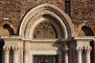 Grabeskirche in Venedig : Portal der Dogen-Grabeskirche San Giovanni e Paolo im Stadtteil Castello, aufgenommen in Venedig im Februar 2007