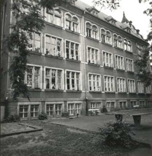 Dresden-Trachau, Böttgerstraße 11. 56. Mittelschule ("Alte Schule", 1897/1899). Hofansicht (von der Cottbuser Straße)