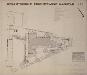Gesamtschule Pirolstraße, Aussenanlagen