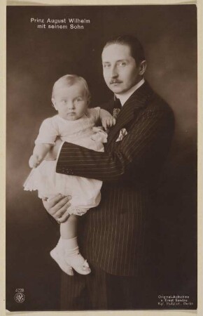 Postkarte mit Prinz August Wilhelm und seinem Sohn