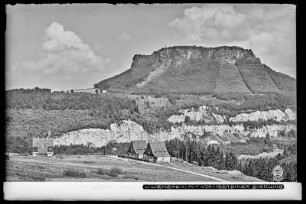 Blick auf Lilienstein mit Siedlung Königstein