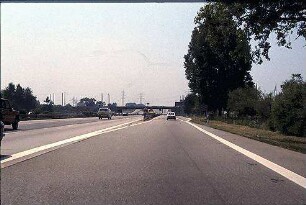 Einfahrt in Nebenfahrbahn West (Heidelberg Richtung Basel) von Hauptfahrbahn West (Heidelberg Richtung Basel)