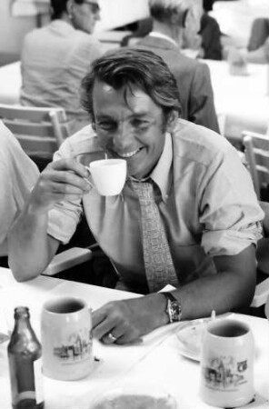 26. Tagung 1976 Physiker; Gruppen beim Bayrischen Frühstück: Ivar Giaever