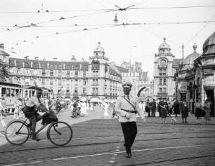 München, Verkehrspolizist auf dem Stachus