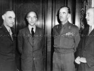 Lucius Clay, Karl Arnold, Brian Robertson und Hermann Pünder
