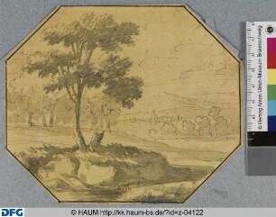 Berglandschaft mit Baum und Baumstumpf im Vordergrund