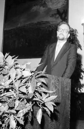 Freiburg: Kaufhaussaal, Konzert und Ausstellung Hortense von Gelmini, Begrüßung: Burkhard Gollnick