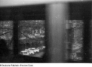 Berlin-Prenzlauer Berg. Schönhauser Allee. Blick aus der fahrenden S-Bahn
