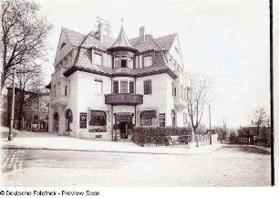Dresden-Weißer Hirsch, Bautzner Landstraße 32/ Ecke Steglichstraße. Wohnhaus mit Laden (Café Lippoldt). Eckansicht