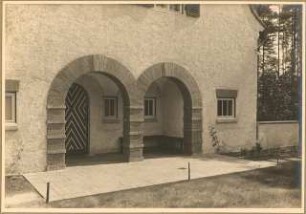 Landhaus Dr. Petz, Berlin-Nikolassee: Loggiabereich vor Eingangstür Südwestseite