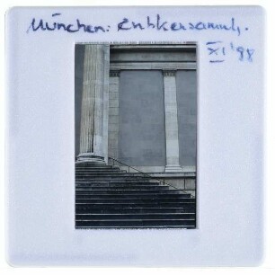 München, Staatliche Antikensammlungen : Detailansicht Portikus und Fassade