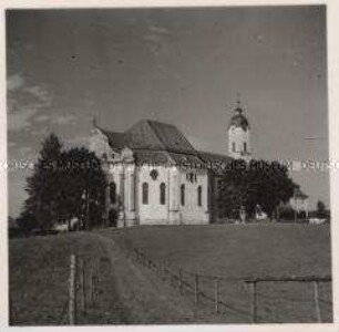 Steingaden, Wallfahrtskirche zum Gegeißelten Heiland auf der Wies von Südwesten