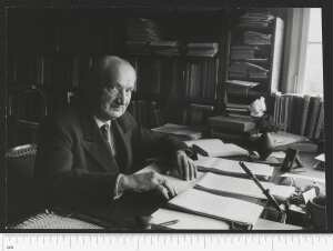 Porträtaufnahme Martin Heidegger