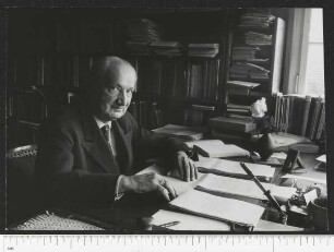 Porträtaufnahme Martin Heidegger