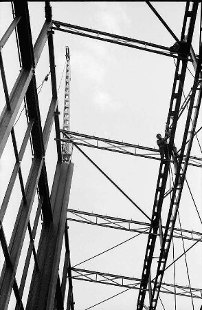 Freiburg: Stahlskelett der Stadthalle; Ausschnitte