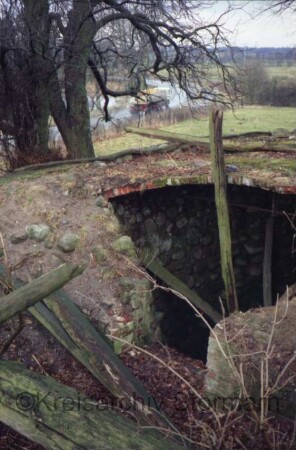 Gut Jersbek: Eiskeller: Teilansicht: Ruine: Blick auf Trichter
