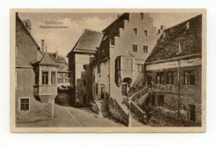 "Deutschordenshaus" - kleiner Deutschhof mit Freitreppe, Staffelgiebelhaus, Komturwappen-Erker