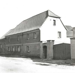 Markranstädt-Quesitz, Hauptstraße 39. Gehöft (1886/1900). Straßenansicht des Wohnhauses